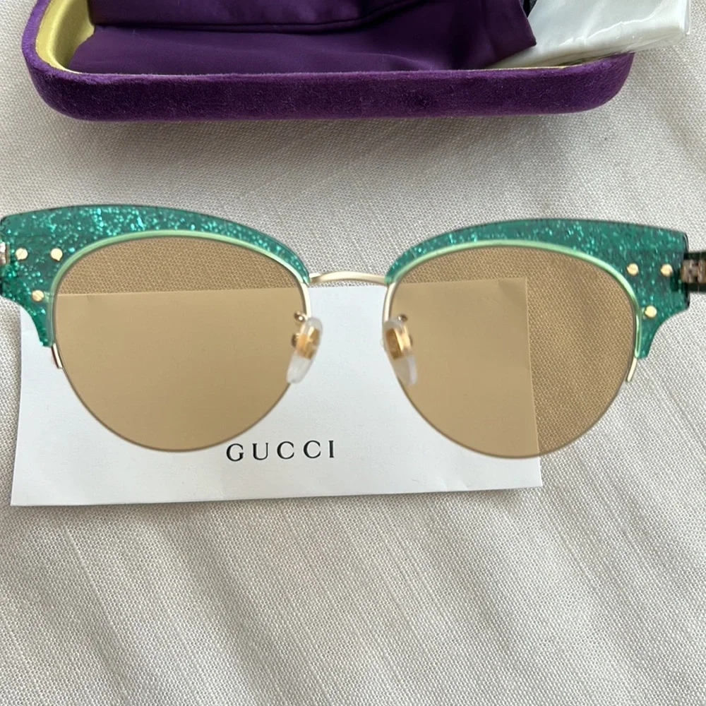 Gucci Sunglasses - Picture 7 of 9